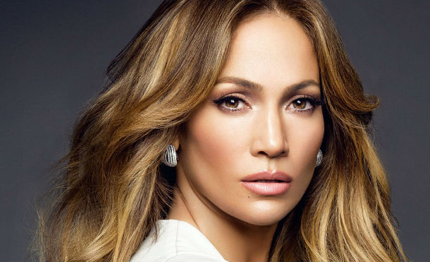 Sensual foto de JLo provoca enfrentamiento en las redes sociales, ¿real o fake?