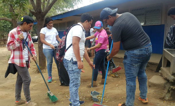 Movimiento Guardabarranco y FES desarrollan jornada de limpieza en Centros Escolares