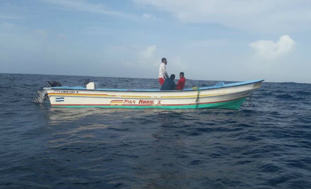 Fuerza Naval encuentra lancha Miss Marie I, en alta mar, pero si los tripulantes