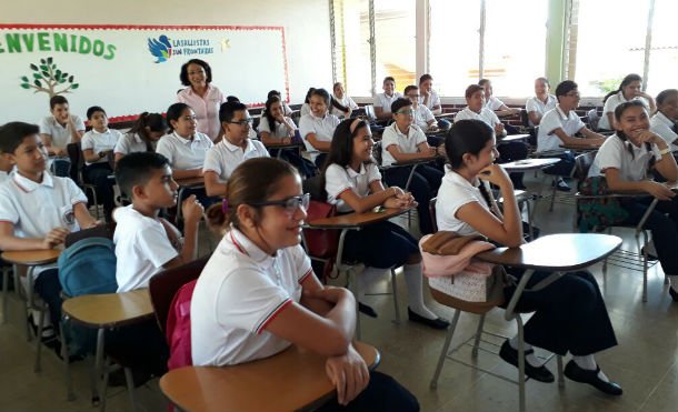 Estudiantes de secundaria del Instituto La Salle inician año escolar 2018