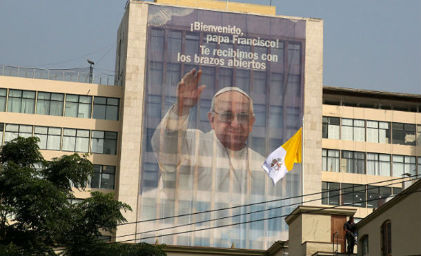 Papa Francisco inicia gira por Chile y Perú