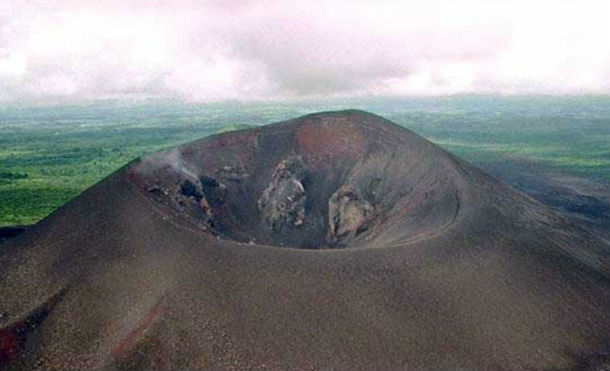 Científico francés estudiará varios volcanes de Nicaragua