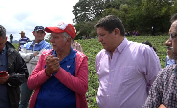 Alcalde de Jinotega da acompañamiento a la familia del trágico suceso en el Lago Apanás