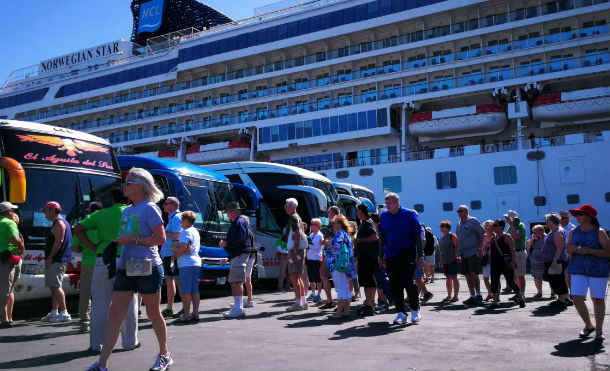 Crucero Norwegian Star visita el Puerto de Corinto