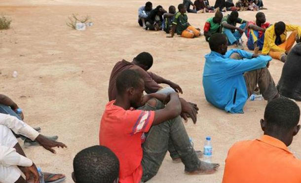 Libia: al menos 19 muertos al volcarse un camión con 300 inmigrantes