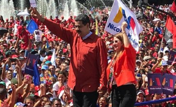 Nicolás Maduro formaliza su candidatura ante el CNE