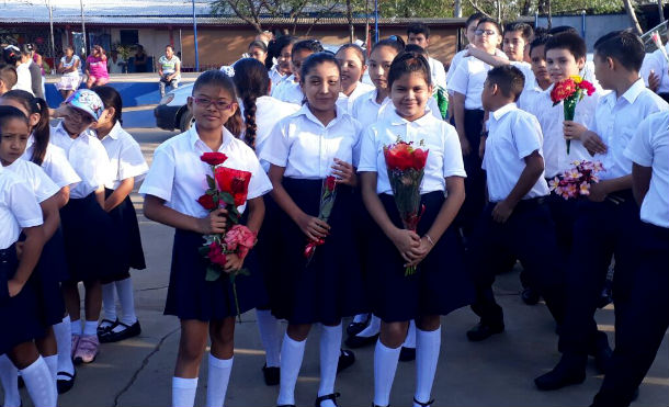 Comunidad educativa del colegio Edgar Arbizú celebra el día del Amor y la Amistad