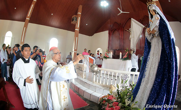 Fieles católicos de La Paz celebran a su patrona junto al Cardenal Brenes