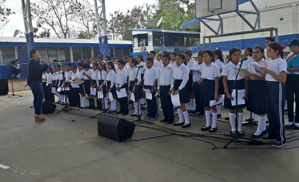 Coros estudiantiles le cantan al Amor, Amistad y Solidaridad