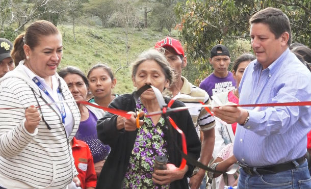 Inauguran energía eléctrica y rehabilitación de caminos en la comunidad Inta Las Morenas en Jinotega