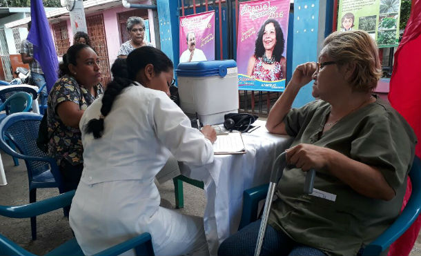 Jornada de salud para madres de héroes y mártires en el Día del Amor