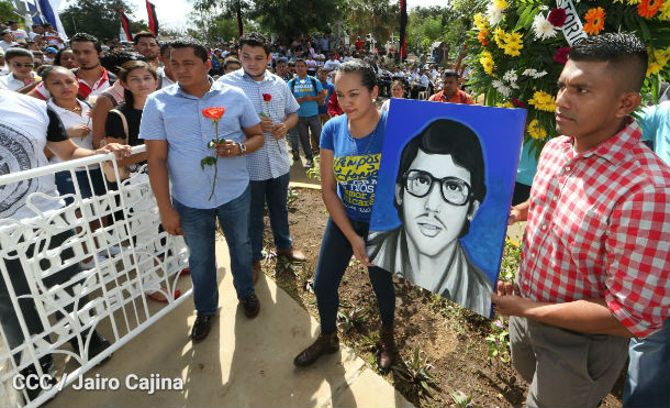 Compañera Rosario: a ellos (héroes y mártires) rendimos homenaje en compromiso de luchar y vencer