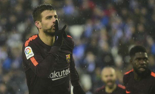 Piqué se lesiona pero podría jugar contra el Chelsea en Champions