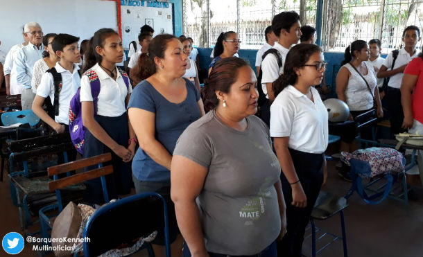 Madres y padres de familia participan en la promoción de valores de los estudiantes