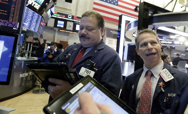 Wall Street se desploma y el Dow Jones registra la mayor caída en puntos de su historia