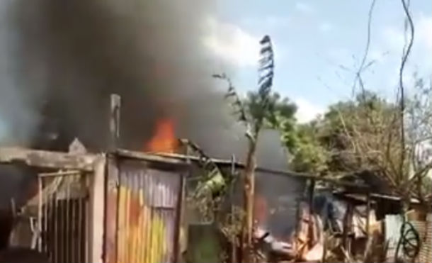 Bomberos combaten incendio en sector del edificio Armando Guido en Managua