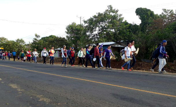 Peregrinos de Diriomo caminan hacia el Santuario de Popoyuapa