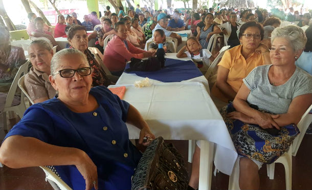 Mujeres de la Unidad Nacional del Adulto Mayor celebran las victorias alcanzadas