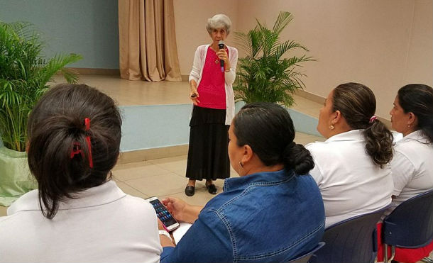 Doctora Concepción Campa brinda magistral conferencia en el Instituto de Medicina Natural