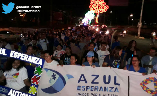 Una marea azul recorre Managua para hacer conciencia sobre el autismo