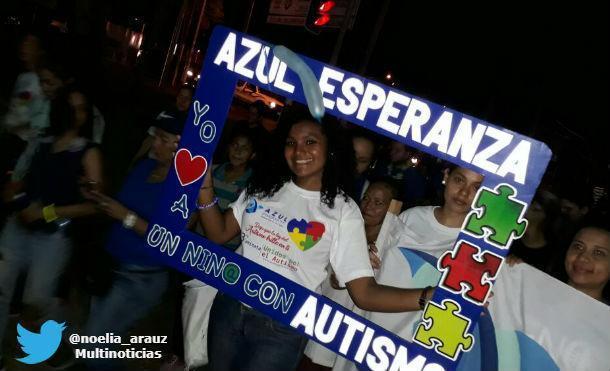 Una marea azul recorre Managua para hacer conciencia sobre el autismo