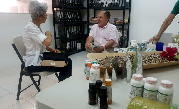 Doctora Concepción Campa Visita Planta Procesadora de Moringa