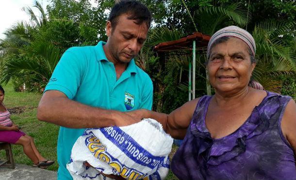 Gobierno entrega paquetes alimenticios solidarios a familias de San Juan de Nicaragua