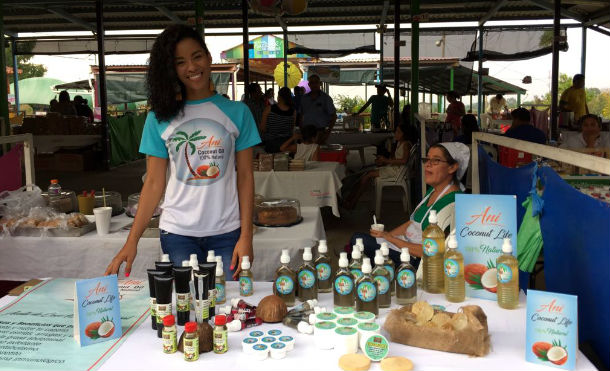 Protagonista de Ani Coconut Oil oferta sus productos de belleza en el Parque Nacional de Ferias