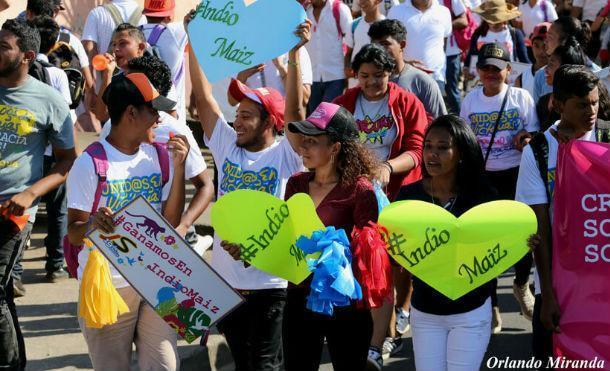 Jóvenes celebran que #GanamosEnIndioMaíz caminando por #AMORANICARAGUA