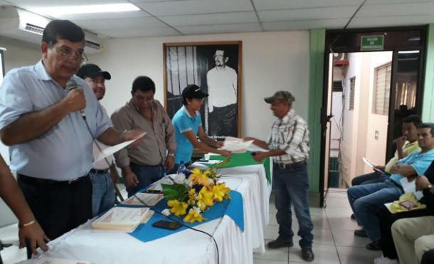 Comuna matagalpina entrega reconocimiento a trabajadores por ardua labor en Semana Santa.