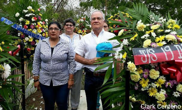 León conmemora 39 aniversario de la gesta de los héroes y mártires de Veracruz