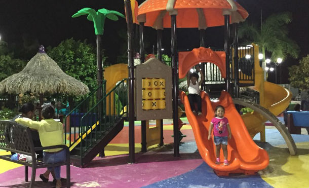 Familias disfrutan de espacios recreativos en Managua