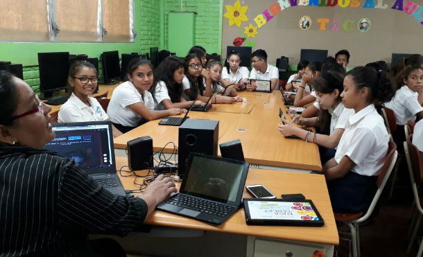 Estudiantes aprovechan plataforma educativa para su aprendizaje