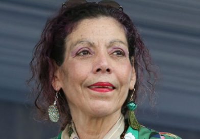 Vicepresidenta Rosario Murillo después de Oración por la Paz y Cantata en honor a Madres