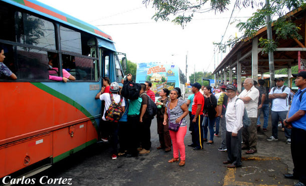 Trabajadores reportan afectaciones debido a los tranques instalados por vándalos de la derecha