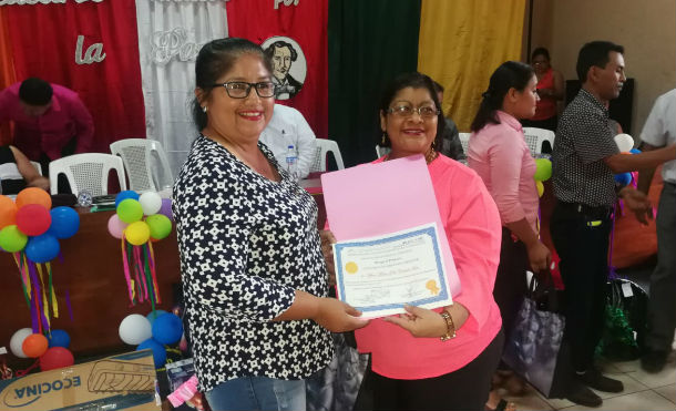 Chinandega: Celebran a los maestros en su día, con un acto departamental