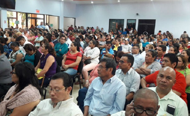 Maestros y maestras de Managua celebran su día