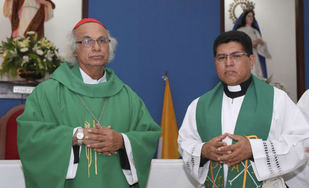 Cardenal Leopoldo Brenes juramenta a nuevo párroco de Monte Tabor