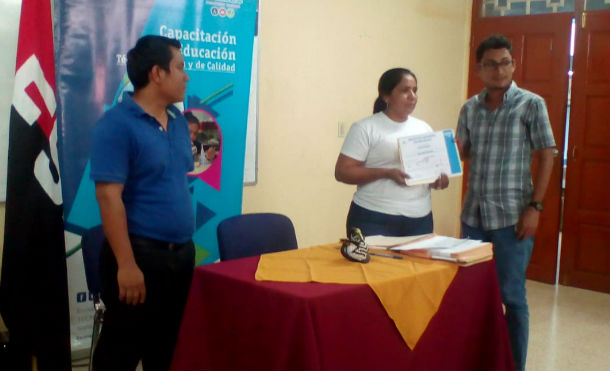 Maestros de Juigalpa culminan taller de tecnología e innovación