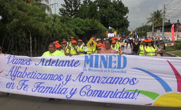 Comunidad educativa de Nindirí celebró el 38 aniversario de la Cruzada Nacional de Alfabetización