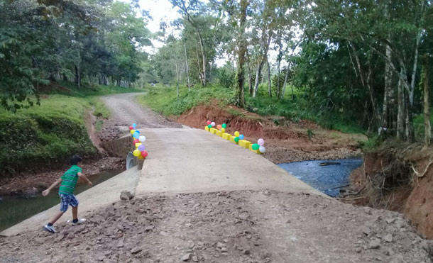 Alcaldía de Nueva Guinea inaugura nuevo puente vehicular