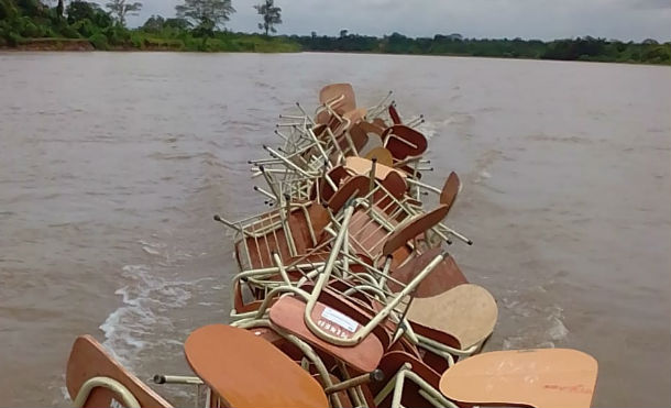 Entregan pupitres a colegios de los territorios indígenas del Río Coco