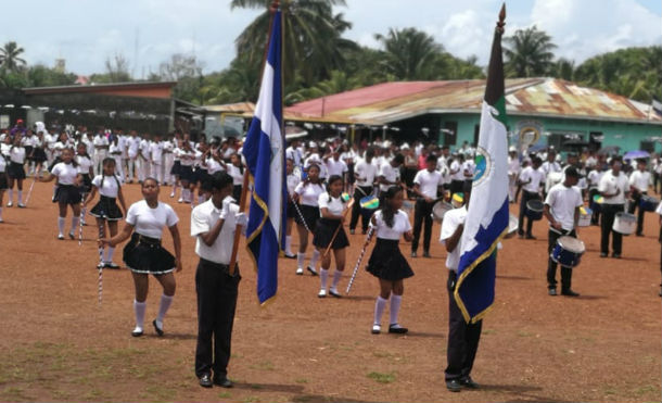 Bilwi: Mined cierra fiestas patria con desfile de bandas rítmicas y premiación al mejor alumno