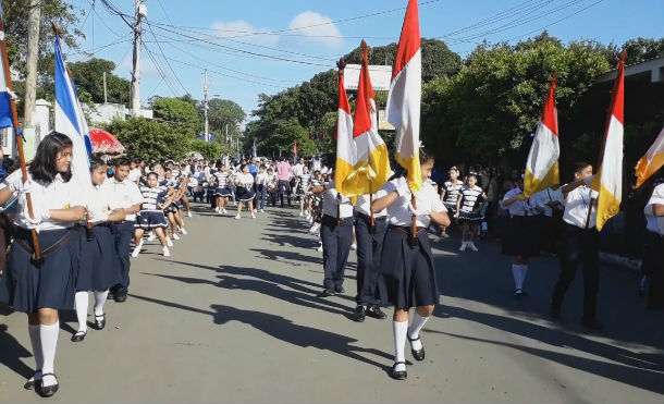 Con desborde de amor patrio nindiriseños celebran Fiestas Patrias