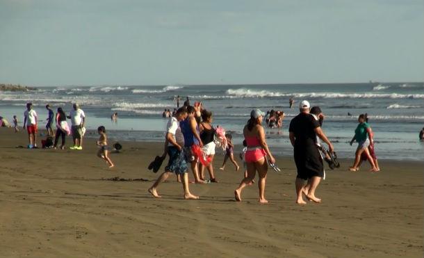 Turistas nacionales visitaron Pochomil este fin de semana, un paraíso natural