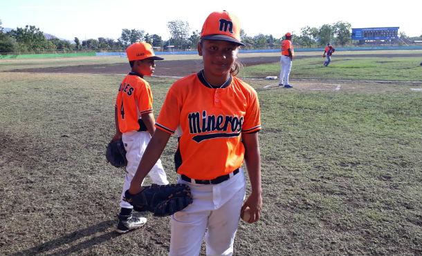 Conoce a Yudeysi Ordeñana la sensación del Campeonato Nacional de Beisbol Infantil