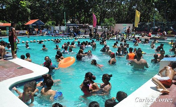 (+Fotos) Familias colman los centros recreativos de Managua y sus alrededores