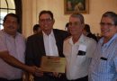 Entregan reconocimiento a Julio César Medina, ex pelotero nicaragüense