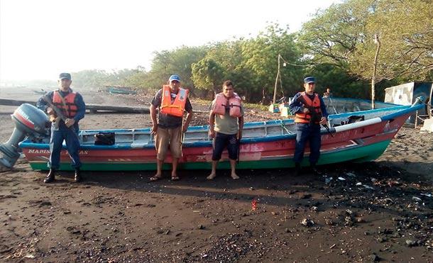 Fuerza Naval retiene a dos personas y una embarcación por pesca ilegal