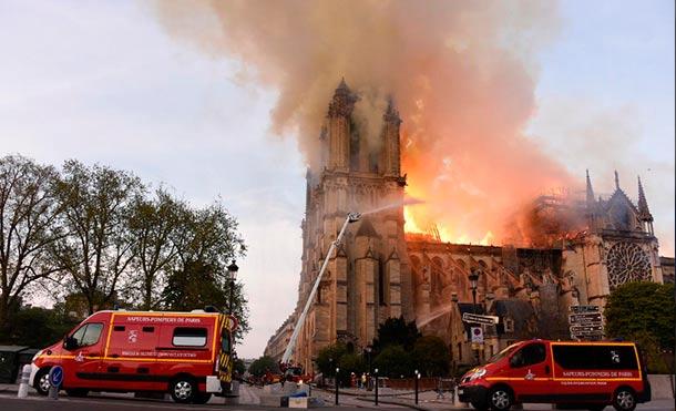 (+Video) Incendio en Notre Dame: Una pérdida para la Humanidad